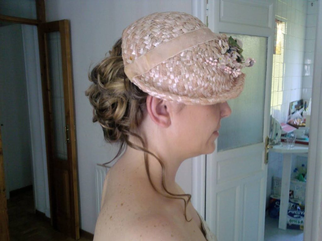 Mujer con sombrero de paja